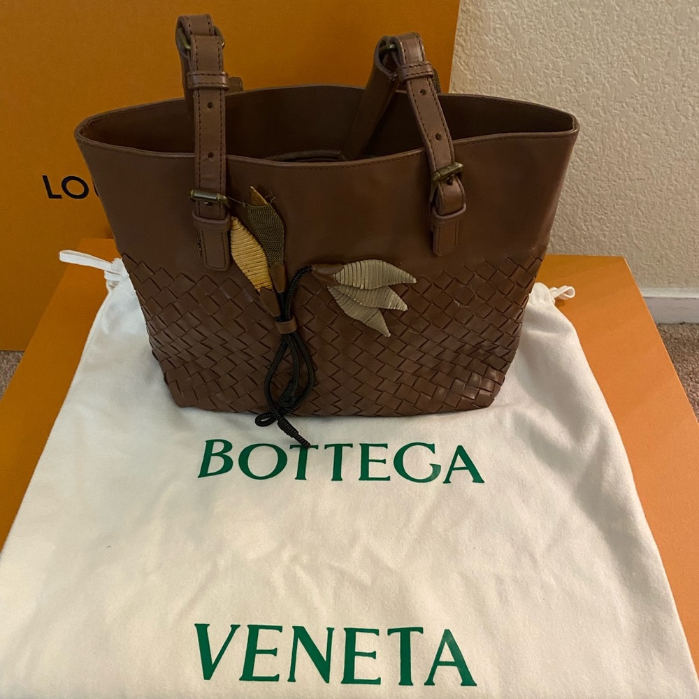 🍂BOTTEGA VENETA BROWN LEATHER SMALL TOTE🍂